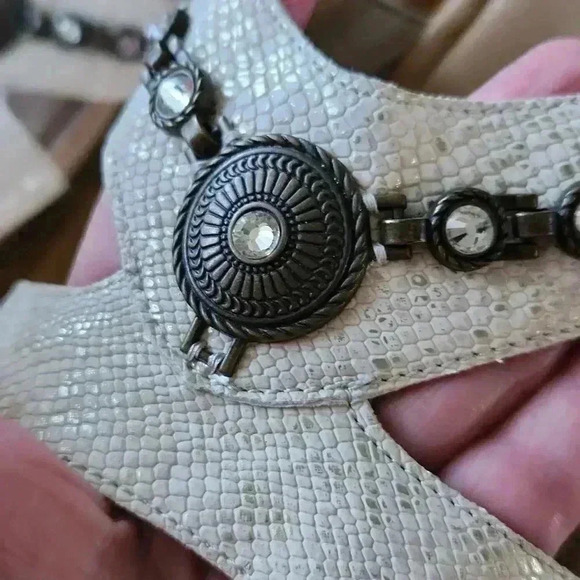 Minnetonka Selene Chain and Jewel Sandal 13M Snakeskin Creme - Picture 7 of 12